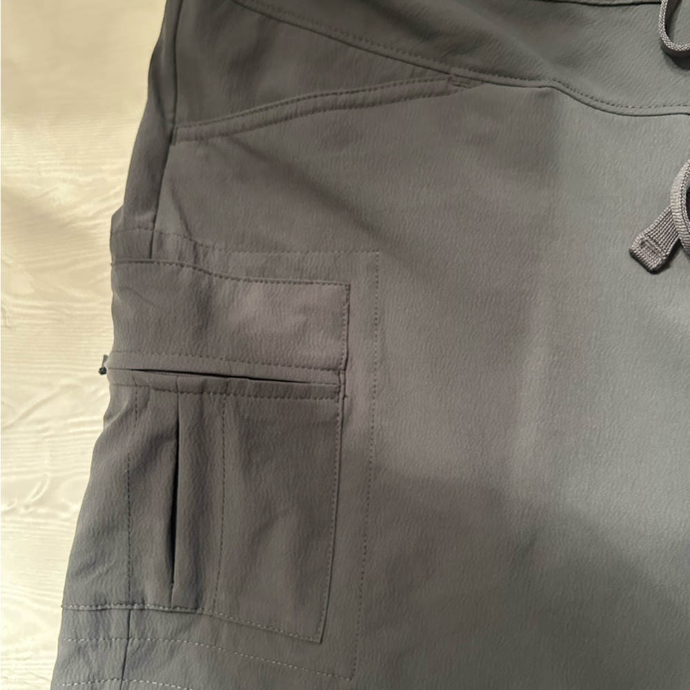 Mountain Hardwear Charcoal Active Shorts - Picture 5 of 9